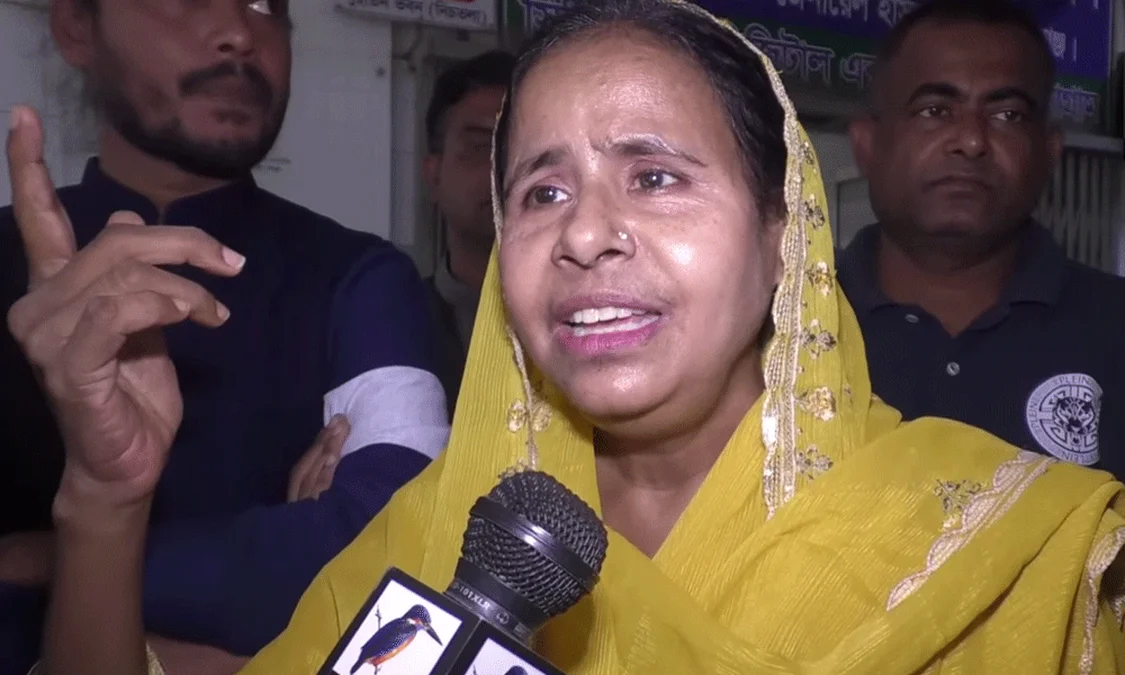 “আমরা মার খাইতে জানি, কাউরে মারতে জানি না”: বাউল আলেয়া বেগম