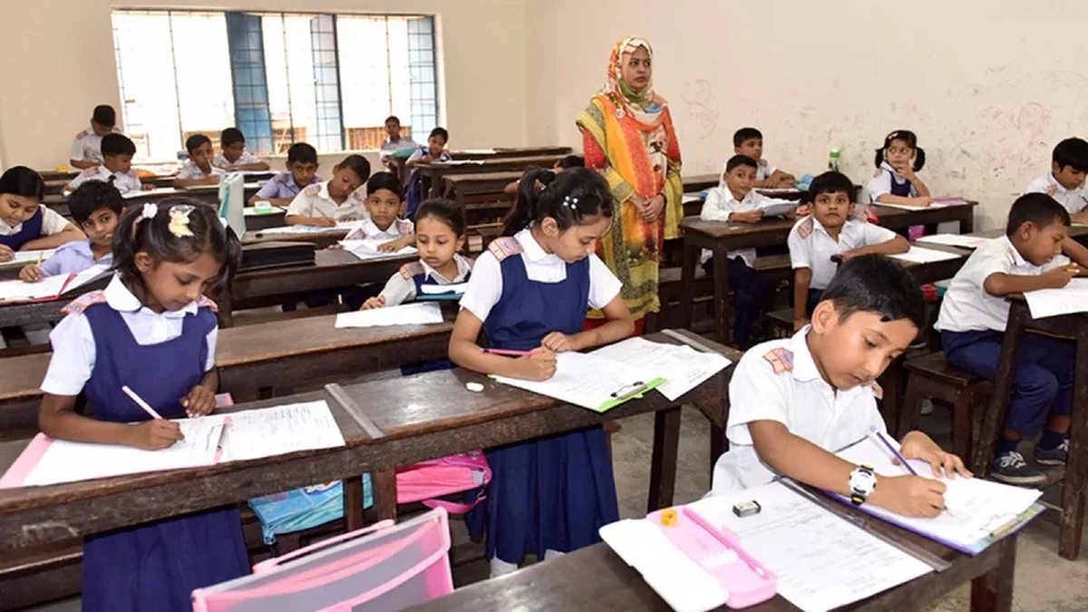সরকারি প্রাথমিক-মাধ্যমিক বিদ্যালয়ে শিক্ষক সংকটে পরীক্ষার হলে বিশৃঙ্খলা