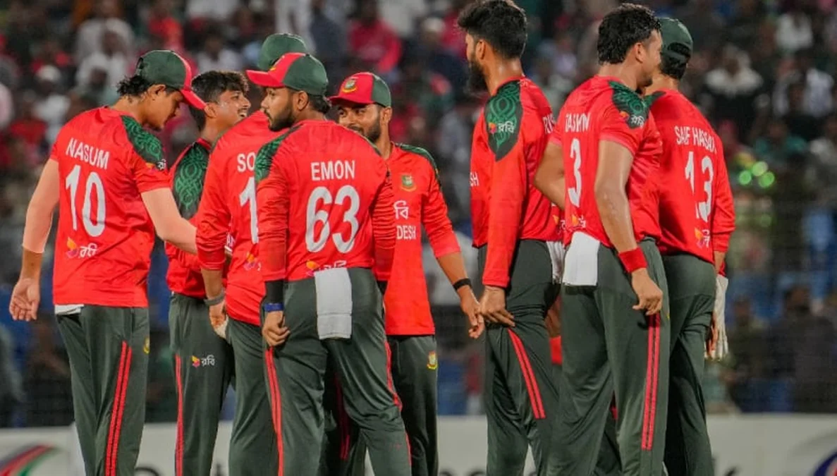 ক্যাচ মিসের মহড়া, হোয়াইটওয়াশের লজ্জায় ডুবল বাংলাদেশ