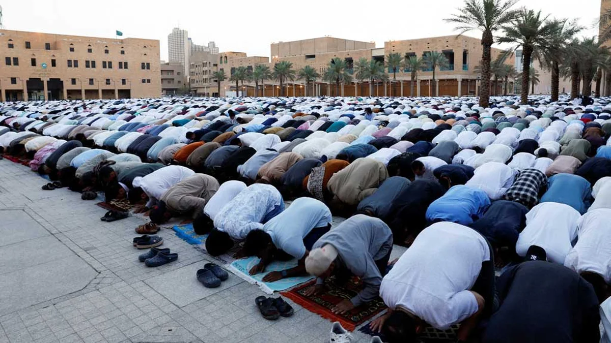 নিরাপত্তা কড়াকড়ি ও আতঙ্কে ম্লান উৎসব