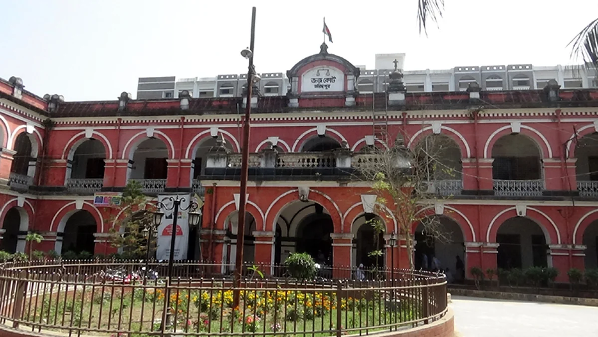 ফরিদপুরে ম্যাজিস্ট্রেট আদালতে বিচার কার্যক্রম বন্ধ থাকায় বিচারপ্রার্থীদের ভোগান্তি