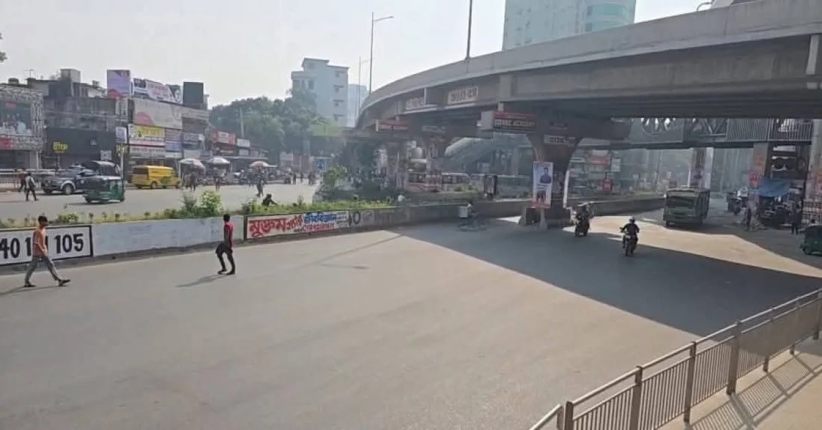 ফাঁকা রাজধানী, যান চলাচল নগণ্য—গুলিস্তান কার্যালয়ে অগ্নিসংযোগ