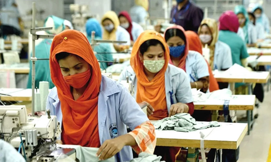 শুল্কের চাপ ও বৈশ্বিক বাজারে প্রতিযোগিতার ধাক্কায় পোশাক খাতজুড়ে উদ্বেগ