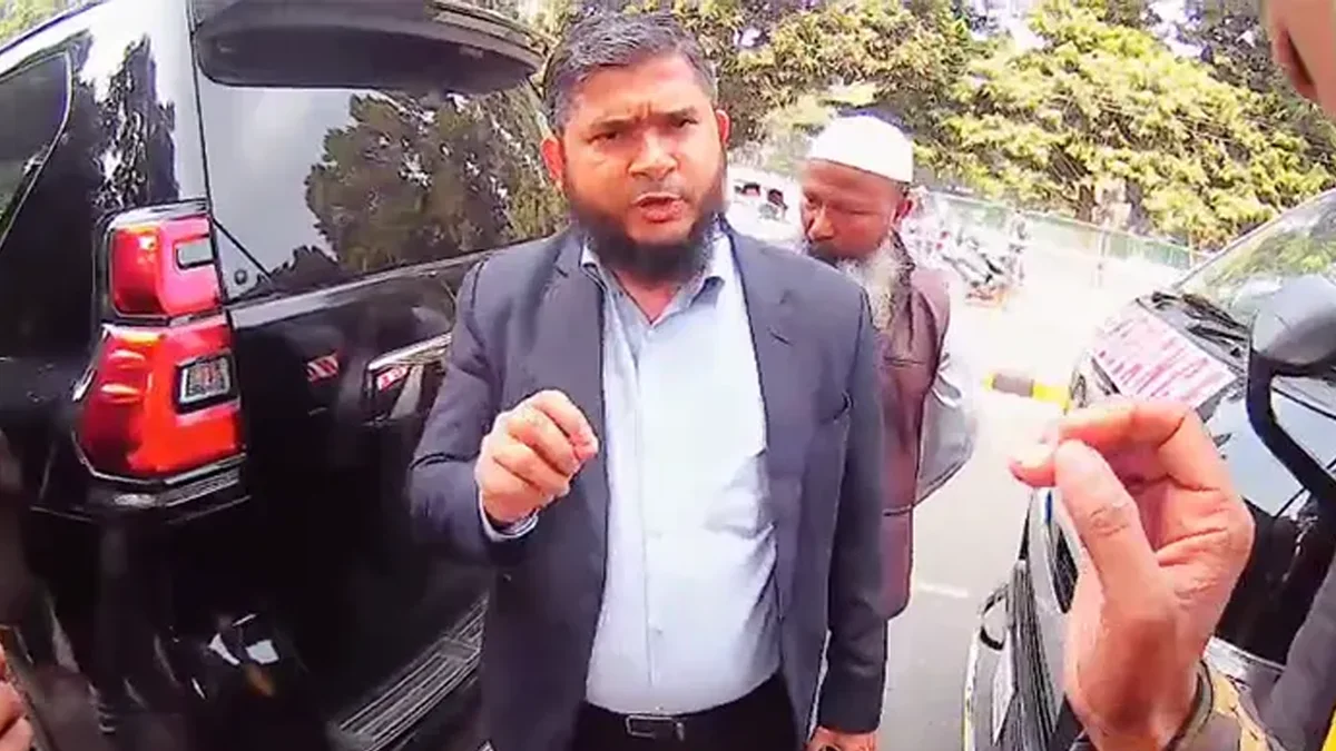 গানম্যান নিয়ে জামায়াত প্রার্থীর ক্যান্টনমেন্টে প্রবেশের চেষ্টা