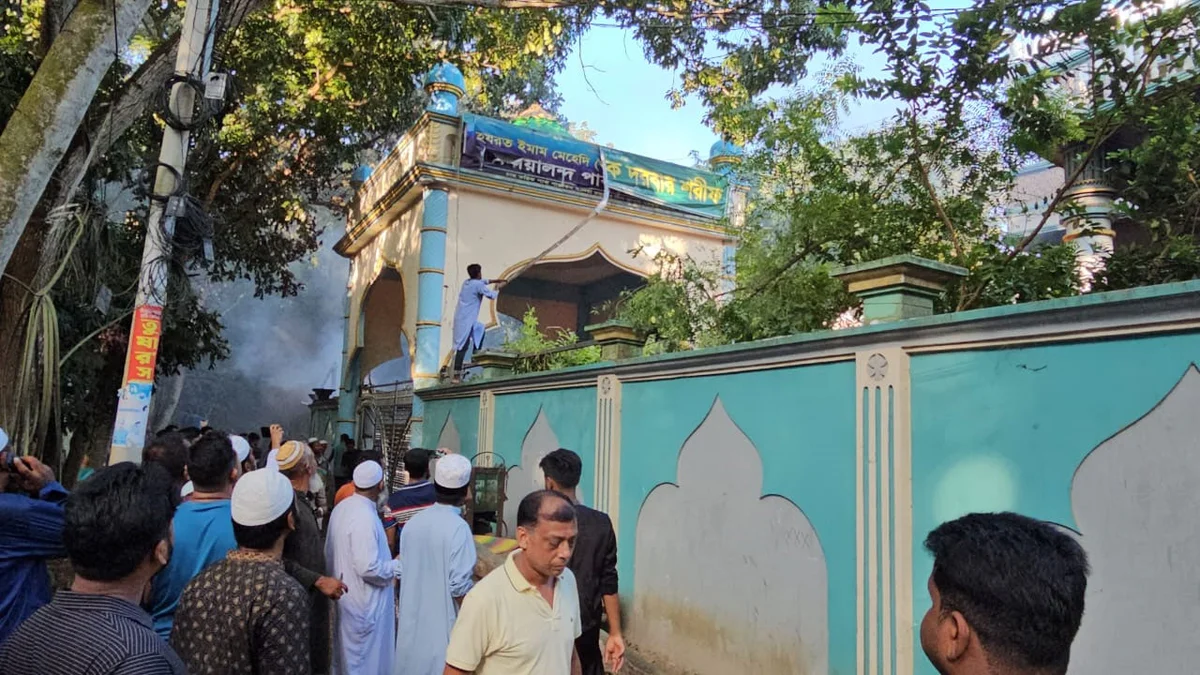 দাবি মেনে কবর নিচু করা হয়, তবু হামলা