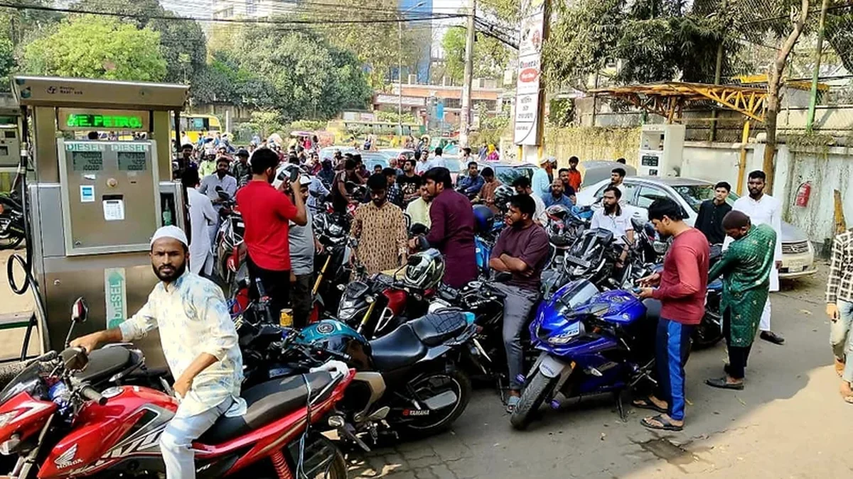 তেল সংকটে ডিপো থেকে সরবরাহ বন্ধ থাকায় বিপাকে পাম্প মালিকরা