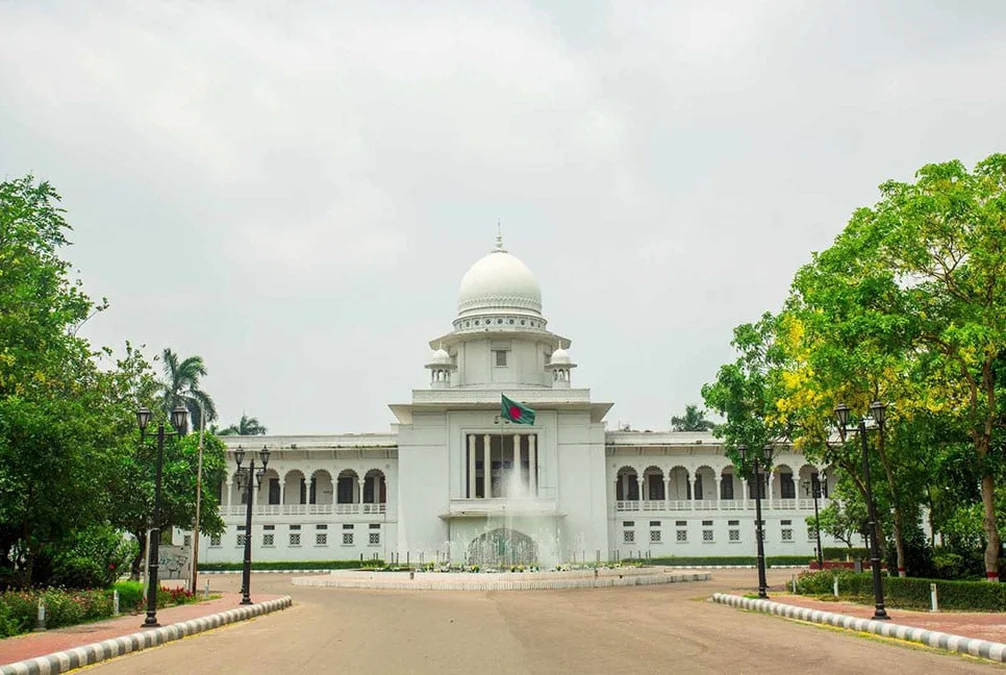 পছন্দের সরকারই দিল অপ্রস্তুত করে দেয়া রায়, অস্বস্তিতে বিএনপি