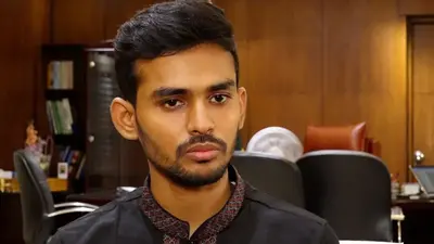 চাঁদাবাজি বিতর্কে উপদেষ্টা আসিফ মাহমুদ জানালেনঃ “ভোরে হাঁসের মাংস খেতে যাই নীলা মার্কেটে, বন্ধ থাকলে ওয়েস্টিনে”