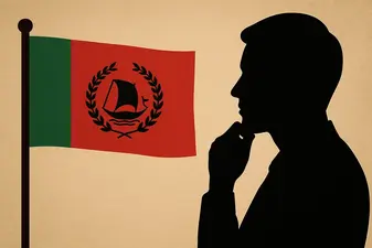 তৃণমূল তো দূরের কথা গত ১৫ বছর দলের সিনিয়র নেতৃবৃন্দও নেত্রীর কাছে ভিড়তে পারেনি, মনখুলে কথা বলতে পারেনি। সামরিক-বেসামরিক দেয়ালে বন্দী ছিলেন তিনি। আওয়ামী লীগের সাংগঠনিক কাঠামো ছিল কার্পেট দিয়ে মোড়ানো, যার নীচটা অসংখ্য গর্ত-খানা-খন্দে ভরা। ঢাকা মহানগরীতে মূল দল বা কোন সহযোগী সংগঠনই ইউনিট, ওয়ার্ড বা থানা কমিটি করতে পারেনি গত ১৫ বছর। কমিটি বাণিজ্য ও গ্রুপিং-লবিং নিয়েই ব্যস্ত ছিলেন দায়িত্বশীল নেতৃবৃন্দ, যে খবর শেখ হাসিনার কানে পৌঁছায়নি কখনও।