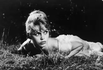 যৌন মুক্তির প্রতীক থেকে প্রাণী অধিকার আন্দোলনের মুখঃ এক বৈচিত্র্যময় জীবনের অবসান