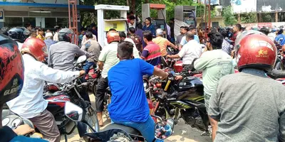 দিনাজপুরে কিতাবে তেল আছে, পাম্পে নাই