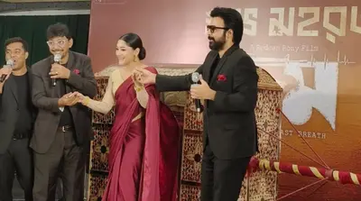 পালকি চড়ে ‘দম’-এর মহরতে হাজির পূজা চেরি