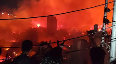 আগুনে রাজধানীর কড়াইল বস্তি পুড়ে ছাই