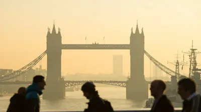 যুক্তরাজ্যে বেতন বৈষম্য কমলেও পিছিয়ে বাংলাদেশিরা