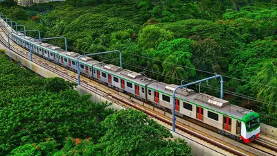 মেট্রো লাইনের বিয়ারিং প্যাড পড়ে পথচারীর মৃত্যু, বন্ধ ট্রেন চলাচল