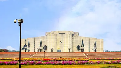 প্রতিশ্রুতির ফুলঝুড়ি, বাস্তবতার ঘাটতি