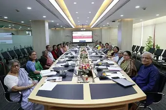 “ঐকমত্য কমিশন পুরোপুরি ‘বয়েজ ক্লাব’। নারী সংস্কার কমিশন নিয়ে যেভাবে অপমানজনক মন্তব্য হয়েছে, সরকার তার প্রতিবাদে কোনো শব্দ উচ্চারণ করেনি।”— শাহীন আনাম


“এই দয়া-দাক্ষিণ্য কেন? পোশাক খাতে রেমিট্যান্সের অর্ধেকের বেশি অবদান নারীদের। সেখানে মাত্র ৫ শতাংশ প্রতিনিধিত্ব কেন?”— ফারাহ কবির